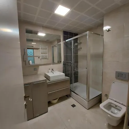 Skycity Cozy Апартаменти *